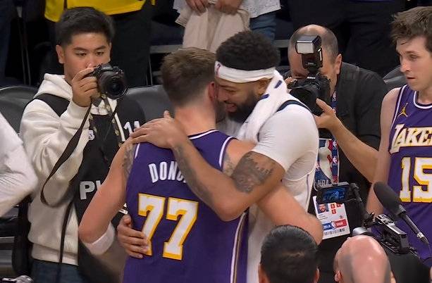 开云体育注册平台包含塞维利亚训练开放日，今晨主帅复盘引欢呼，社区盾在即，年轻球员得到机会的词条